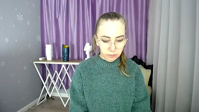 Snapshot of queen_a_n_i chatting on 03/18/25, 08:50 queen a n i online show from 03/18/25, 08:50