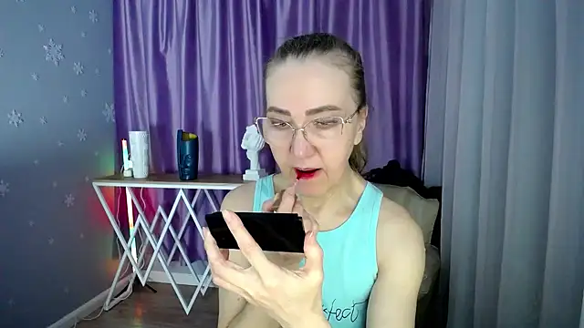 Snapshot of queen_a_n_i chatting on 02/21/25, 08:40 queen a n i online show from 02/21/25, 08:40