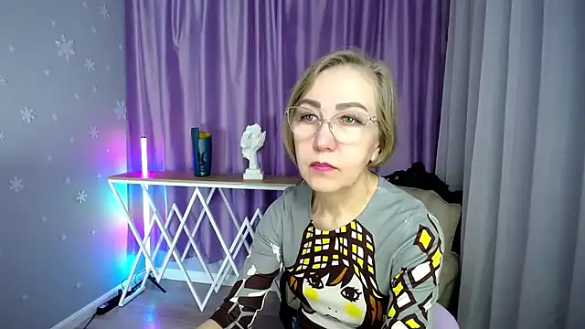 Snapshot of queen_a_n_i chatting on 10/29/25, 08:57 queen a n i online show from 10/29/25, 08:57