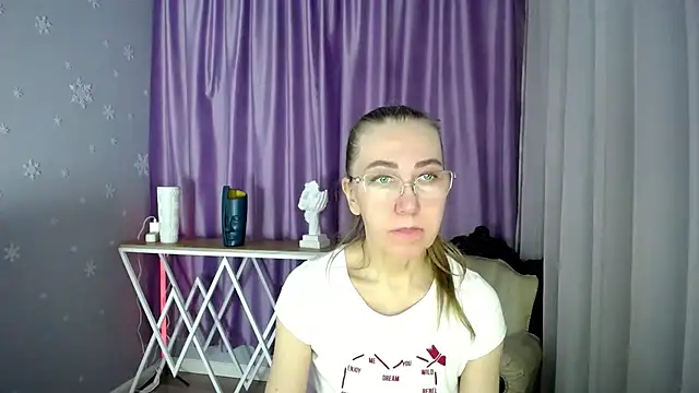 Snapshot of queen_a_n_i chatting on 02/07/25, 08:55 queen a n i online show from 02/07/25, 08:55