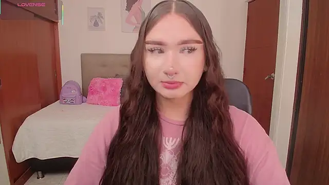 Snapshot of Miley_Baker chatting on 02/05/26, 01:29 Miley Baker online show from 02/05/26, 01:29