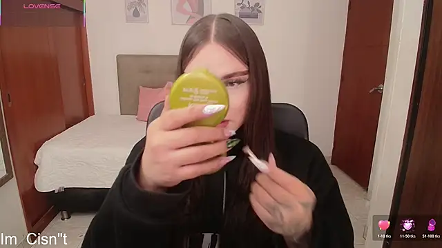 Snapshot of Miley_Baker chatting on 01/17/26, 02:31 Miley Baker online show from 01/17/26, 02:31