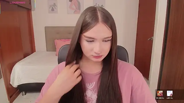 Snapshot of Miley_Baker chatting on 01/06/26, 03:05 Miley Baker online show from 01/06/26, 03:05