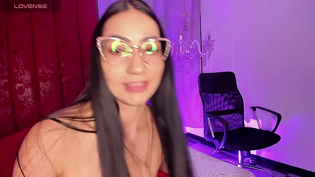 Snapshot of Selenee- chatting on 11/14/25, 03:59 Selenee- online show from 11/14/25, 03:59