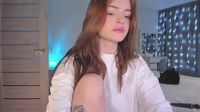 Snapshot of KylieStarrr chatting on 02/25/25, 03:20 KylieStarrr online show from 02/25/25, 03:20