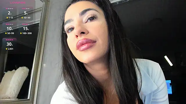 Snapshot of Naila18 chatting on 01/14/26, 04:27 Naila18 online show from 01/14/26, 04:27