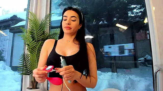 Snapshot of Naila18 chatting on 02/23/26, 05:19 Naila18 online show from 02/23/26, 05:19