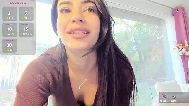 Snapshot of Naila18 chatting on 10/10/25, 06:58 Naila18 online show from 10/10/25, 06:58