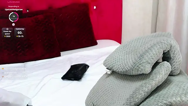 LoraDelNiro online show from 03/09/25, 06:00