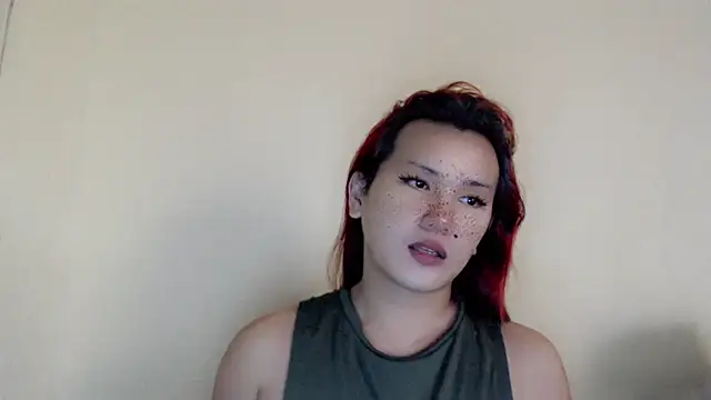 Snapshot of beatrice_21 chatting on 07/13/26, 01:05 beatrice 21 online show from 07/13/26, 01:05
