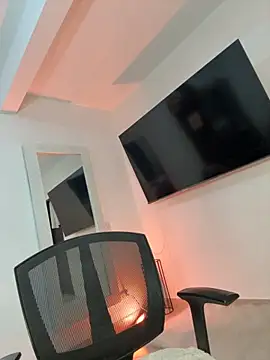 kem hott online show from 10/10/25, 04:57