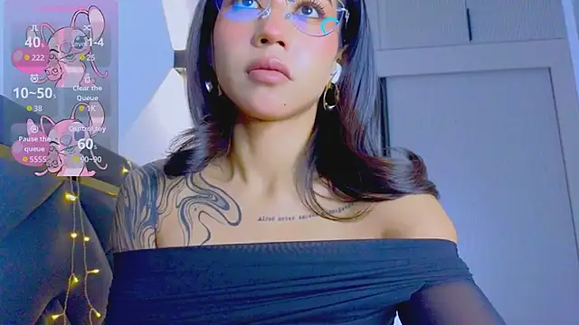 Mia Tin online show from 12/15/25, 05:52