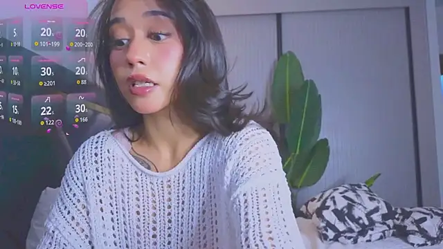 Mia Tin online show from 11/06/25, 01:48