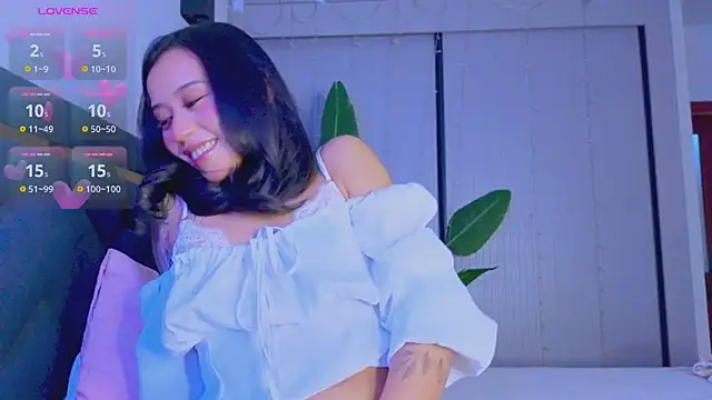 Mia Tin online show from 01/17/26, 01:15