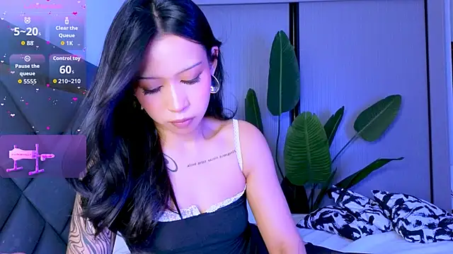 Snapshot of Mia_Tin chatting on 07/16/26, 04:37 Mia Tin online show from 07/16/26, 04:37