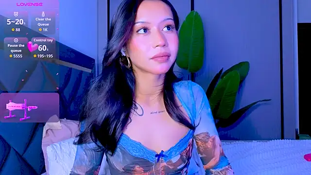 Snapshot of Mia_Tin chatting on 06/18/26, 04:34 Mia Tin online show from 06/18/26, 04:34