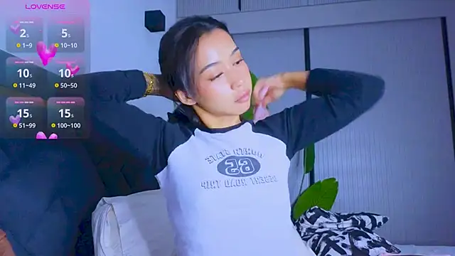 Mia Tin online show from 09/17/25, 02:41