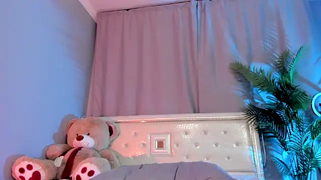 Snapshot of Li_baby chatting on 02/17/25, 07:44 Li baby online show from 02/17/25, 07:44