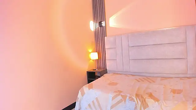 EYMI TOMSOM online show from 10/04/25, 10:39