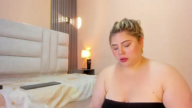 EYMI TOMSOM online show from 10/29/25, 11:42