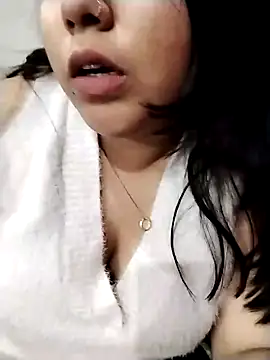Snapshot of Alisha__Arora chatting on 01/03/25, 10:20 Alisha Arora online show from 01/03/25, 10:20