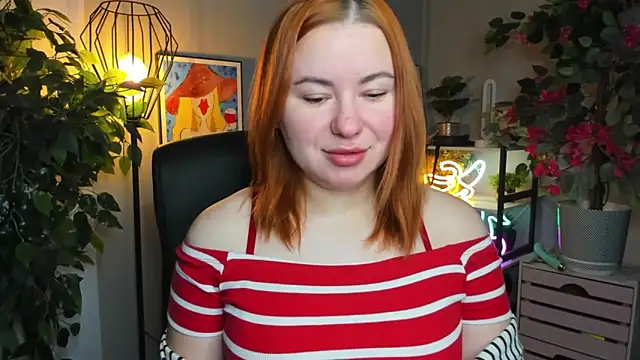 Snapshot of LAYLAxSTAR chatting on 11/18/25, 07:33 LAYLAxSTAR online show from 11/18/25, 07:33