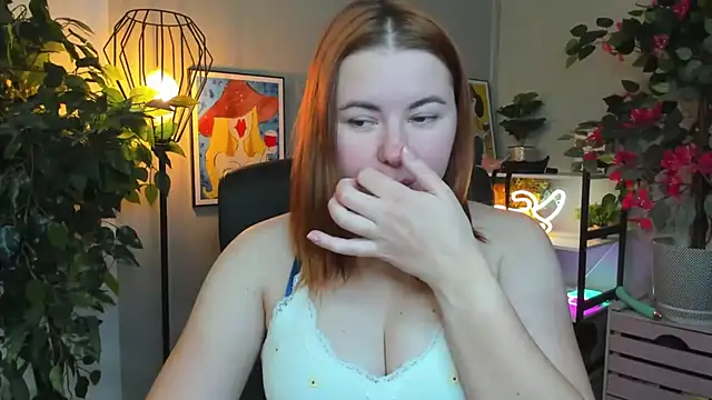 Snapshot of LAYLAxSTAR chatting on 11/25/25, 07:30 LAYLAxSTAR online show from 11/25/25, 07:30