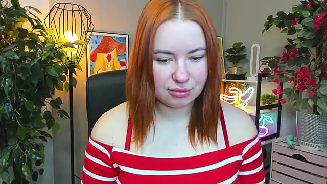 Snapshot of LAYLAxSTAR chatting on 12/17/25, 07:35 LAYLAxSTAR online show from 12/17/25, 07:35