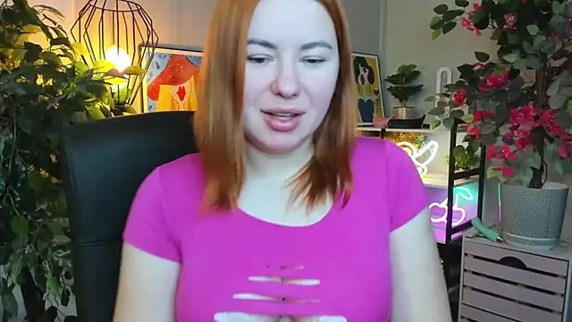 Snapshot of LAYLAxSTAR chatting on 12/02/25, 07:32 LAYLAxSTAR online show from 12/02/25, 07:32