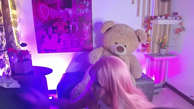 Snapshot of _liathompsom09 chatting on 12/17/25, 09:53 liathompsom09 online show from 12/17/25, 09:53