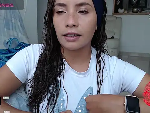 karolkim022 online show from 11/05/25, 06:11