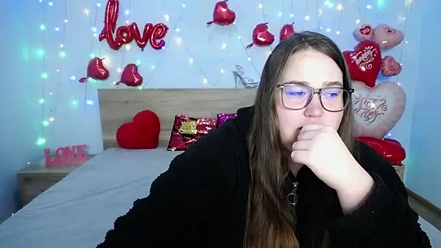 Snapshot of XX_Daniella_XX chatting on 02/15/25, 07:06 XX Daniella XX online show from 02/15/25, 07:06