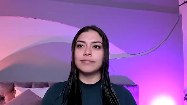 Snapshot of Nicolle_W chatting on 03/20/25, 12:00 Nicolle W online show from 03/20/25, 12:00