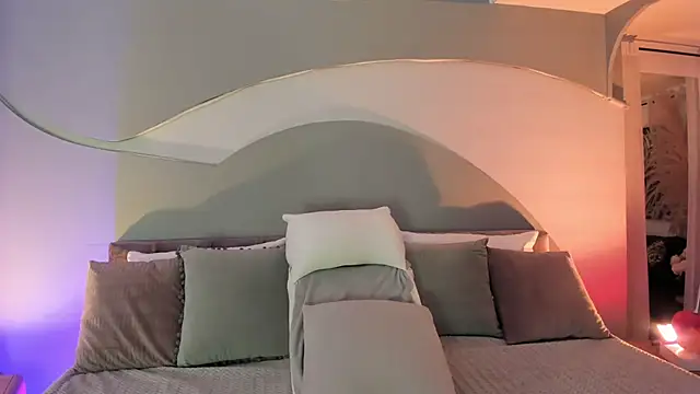 Snapshot of Nicolle_W chatting on 11/12/25, 11:47 Nicolle W online show from 11/12/25, 11:47