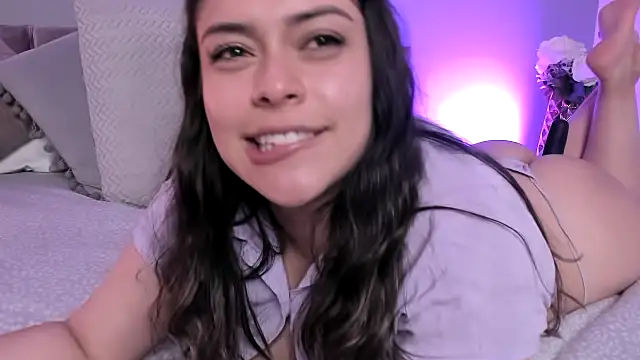 Snapshot of Nicolle_W chatting on 03/08/25, 06:05 Nicolle W online show from 03/08/25, 06:05