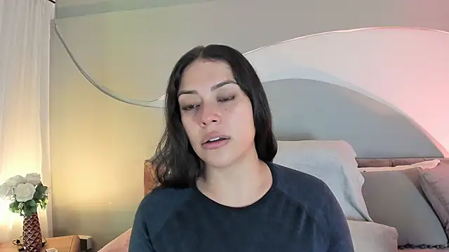 Snapshot of Nicolle_W chatting on 09/30/25, 12:00 Nicolle W online show from 09/30/25, 12:00