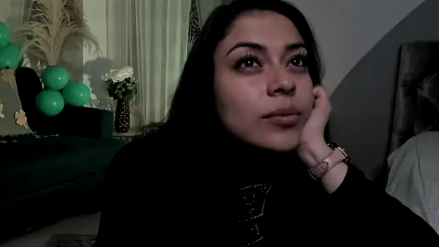 Snapshot of Nicolle_W chatting on 03/18/25, 12:06 Nicolle W online show from 03/18/25, 12:06