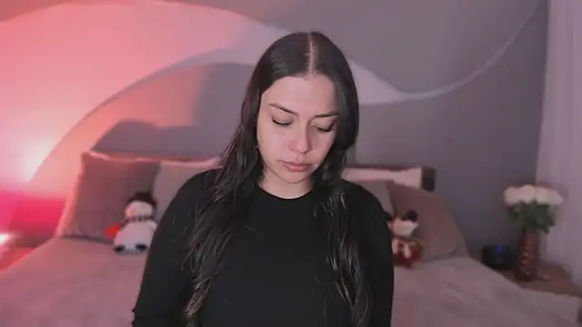 Snapshot of Nicolle_W chatting on 12/03/25, 11:42 Nicolle W online show from 12/03/25, 11:42