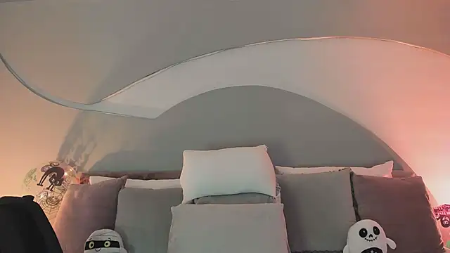 Snapshot of Nicolle_W chatting on 10/23/25, 11:53 Nicolle W online show from 10/23/25, 11:53