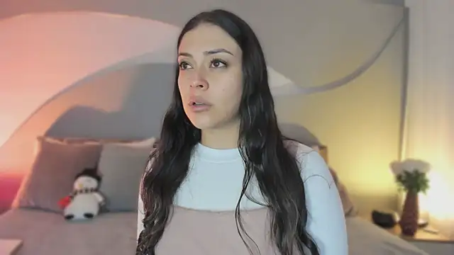 Snapshot of Nicolle_W chatting on 12/04/25, 11:42 Nicolle W online show from 12/04/25, 11:42