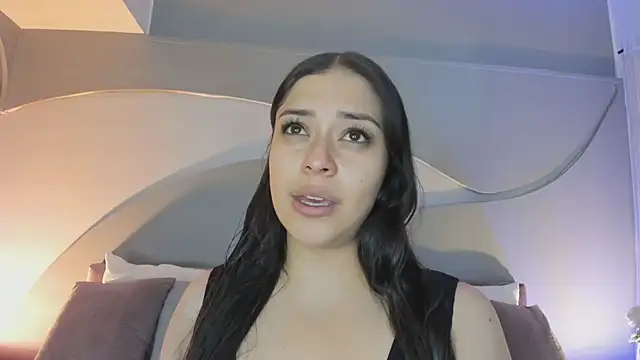 Snapshot of Nicolle_W chatting on 12/01/25, 11:44 Nicolle W online show from 12/01/25, 11:44