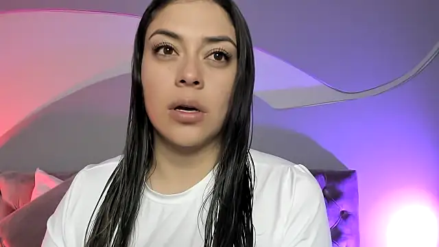 Snapshot of Nicolle_W chatting on 03/10/25, 11:45 Nicolle W online show from 03/10/25, 11:45