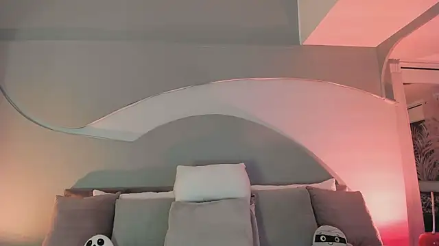 Snapshot of Nicolle_W chatting on 10/24/25, 11:53 Nicolle W online show from 10/24/25, 11:53