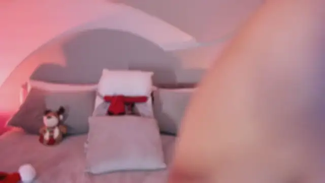 Snapshot of Nicolle_W chatting on 12/18/25, 11:58 Nicolle W online show from 12/18/25, 11:58