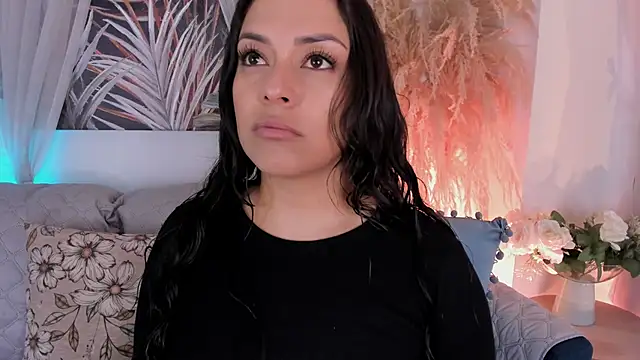 Nicolle W online show from 06/26/26, 11:49