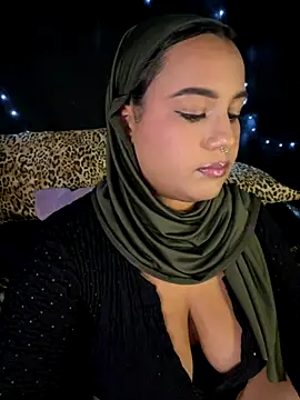 Snapshot of Maryam_yamal chatting on 11/08/25, 10:02 Maryam yamal online show from 11/08/25, 10:02