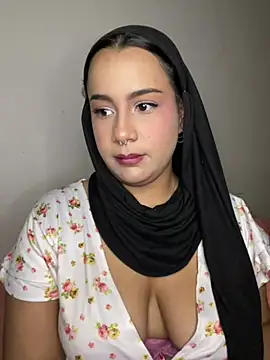 Snapshot of Maryam_yamal chatting on 02/16/25, 09:05 Maryam yamal online show from 02/16/25, 09:05