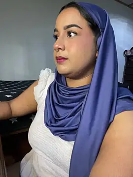 Snapshot of Maryam_yamal chatting on 01/22/25, 08:28 Maryam yamal online show from 01/22/25, 08:28