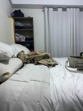 Snapshot of DulceMya6 chatting on 10/19/25, 12:24 DulceMya6 online show from 10/19/25, 12:24