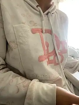 Snapshot of DulceMya6 chatting on 10/10/25, 01:12 DulceMya6 online show from 10/10/25, 01:12